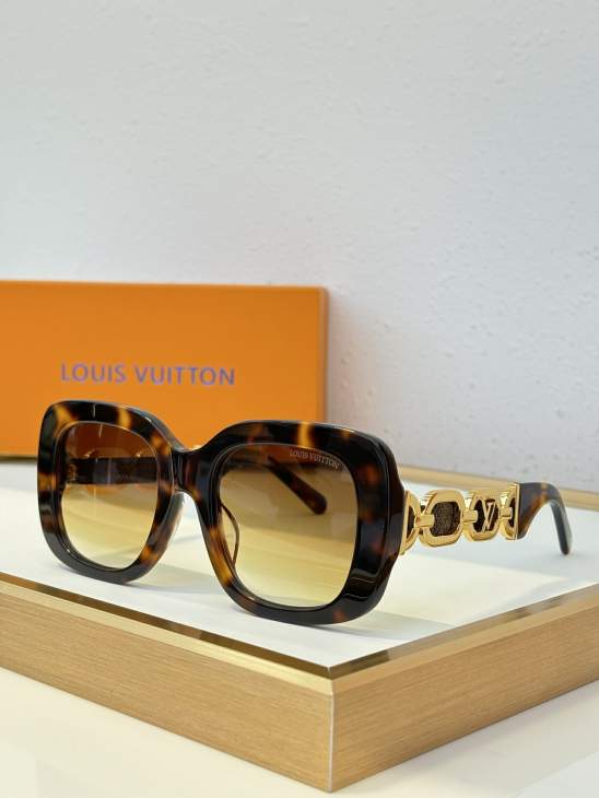 Picture of Louis Vuitton Sunglasses _SKUfw76770138fw